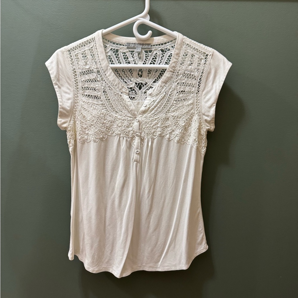 Daniel Rainn White Cropped Bib Collar Blouse